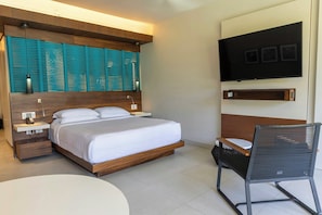 Free minibar, in-room safe, laptop workspace, blackout curtains - Devossion By Live Aqua Playa del Carmen All Inclusive - Adults Only (Playa del Carmen)