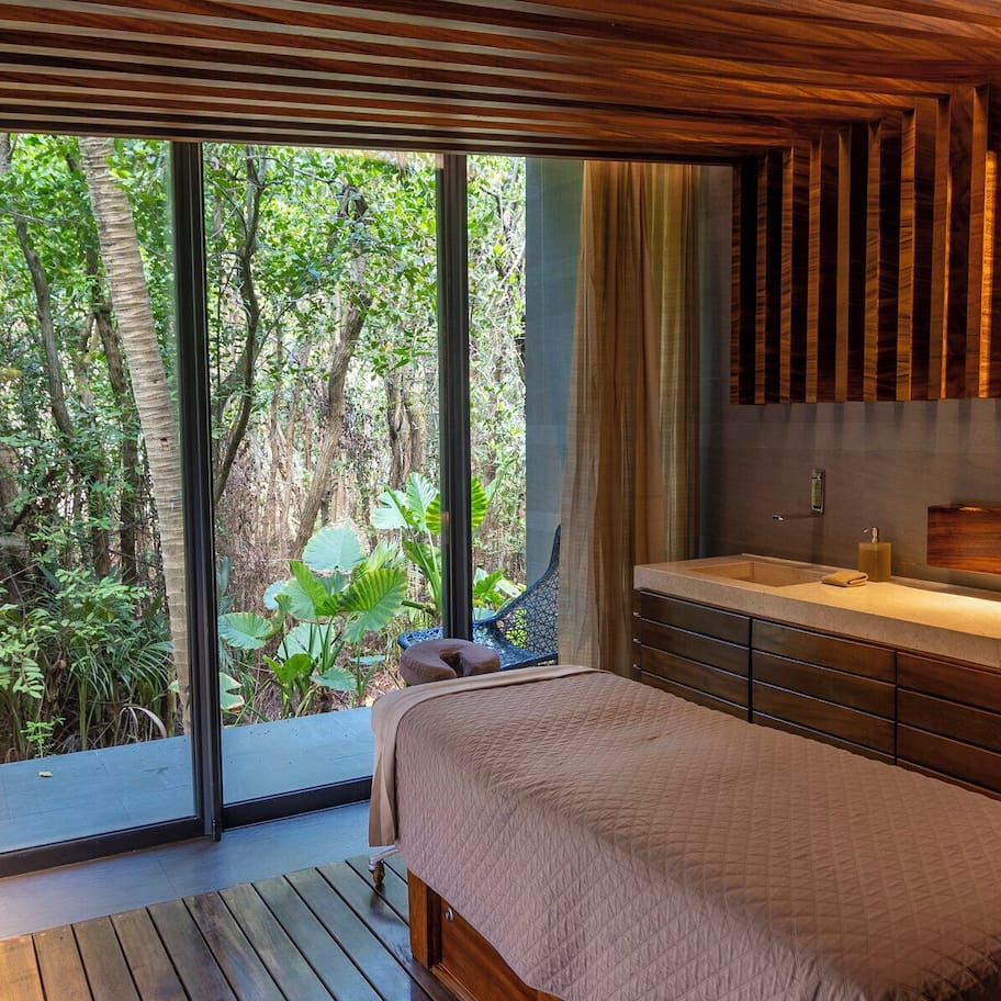 Couples treatment rooms, sauna, hot tub, steam room, body treatments