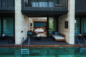 Premium Room, 1 King Bed (Swim Up) | Minibar, in-room safe, desk, blackout drapes