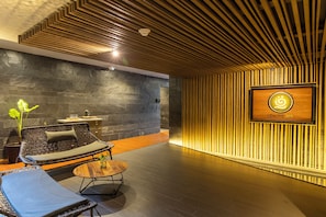 Sauna, banyera d'hidromassatge, bany turc i tractaments corporals