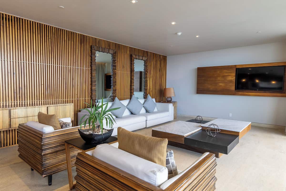 Presidential Suite | Minibar (free items), in-room safe, laptop workspace, blackout drapes