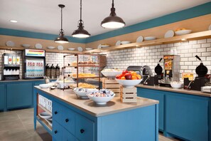 Free on-the-go breakfast on weekends - Country Inn & Suites by Radisson, Enid, OK (Enid)