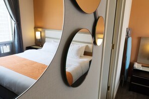 Soundproofing, free WiFi, bed sheets, alarm clocks - Romana Hotel - NYC (Long Island City)