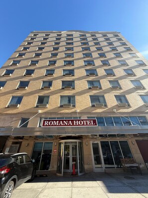 Exterior - Romana Hotel - NYC (Long Island City)