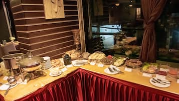 2 restaurants, breakfast, lunch, dinner served; Thai cuisine