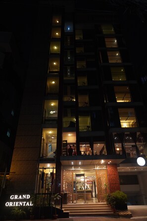 Property entrance - Grand Oriental Hotel (Dhaka)