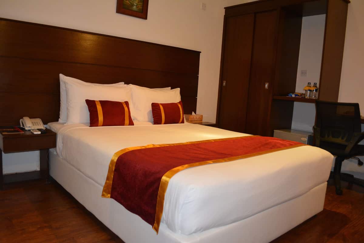 Quarto casal luxo | Frigobar, cortinas blackout, berços grátis, Wi-Fi de cortesia