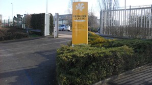 A yellow sign with "Premiere Classe Hotels" and "Bonne Route" text, indicating a hotel entrance. - Premiere Classe Saint Ouen L'Aumone (Saint-Ouen-l'Aumone)