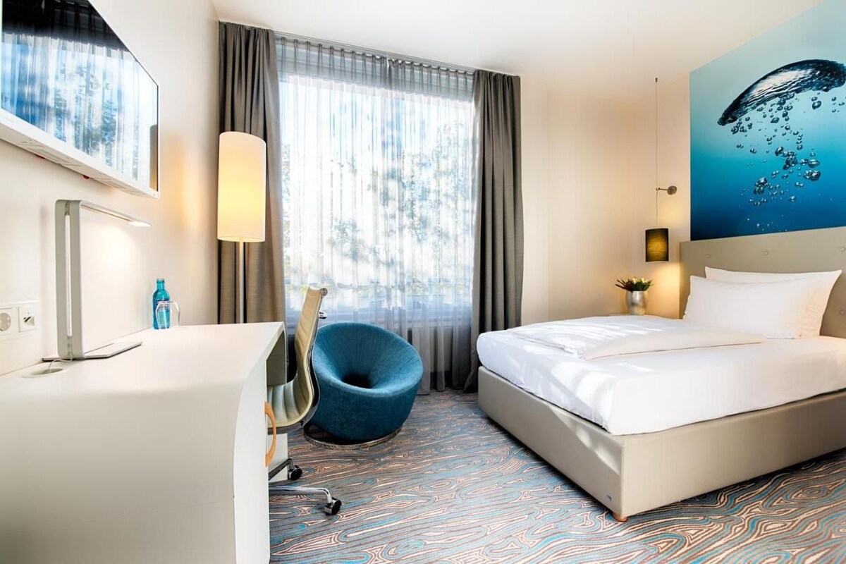 In-room safe, desk, soundproofing, WiFi (free)