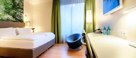 Business Double Room | 1 bedroom, in-room safe, desk, soundproofing