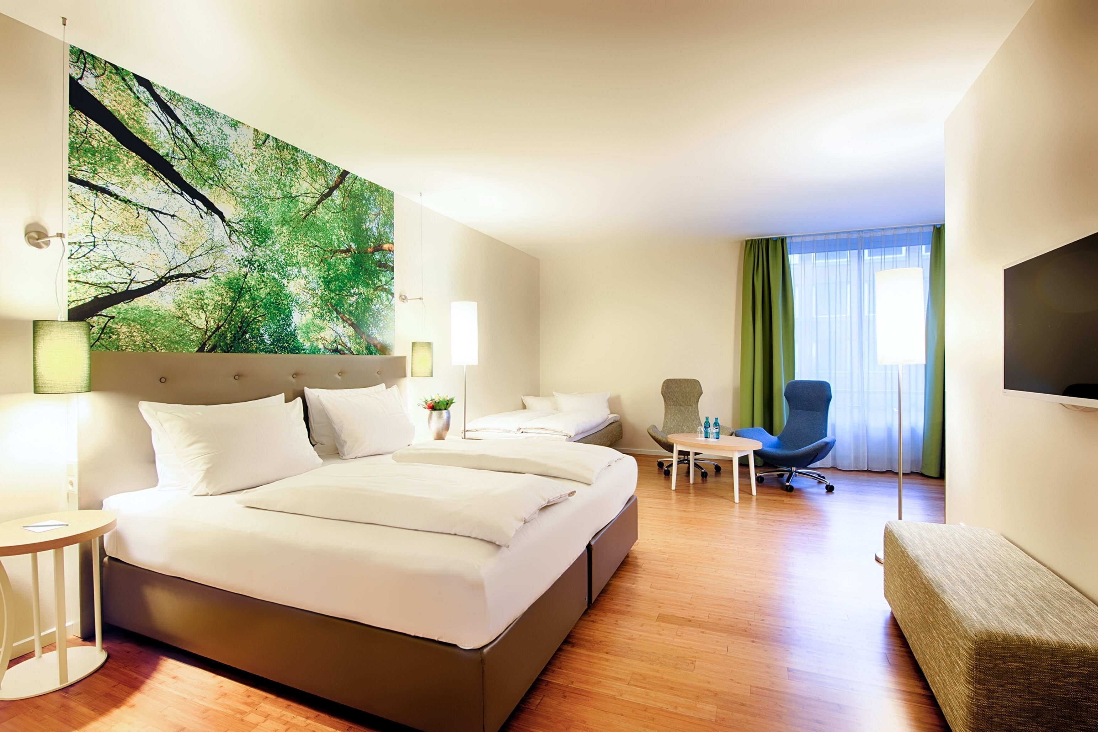 In-room safe, desk, soundproofing, free WiFi