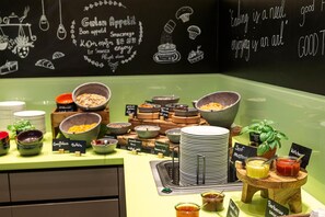 아침 식사, 점심 식사 및 저녁 식사 제공