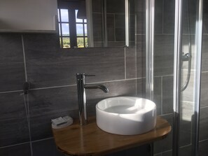 Chambre Double Standard | Lavabo de la salle de bain