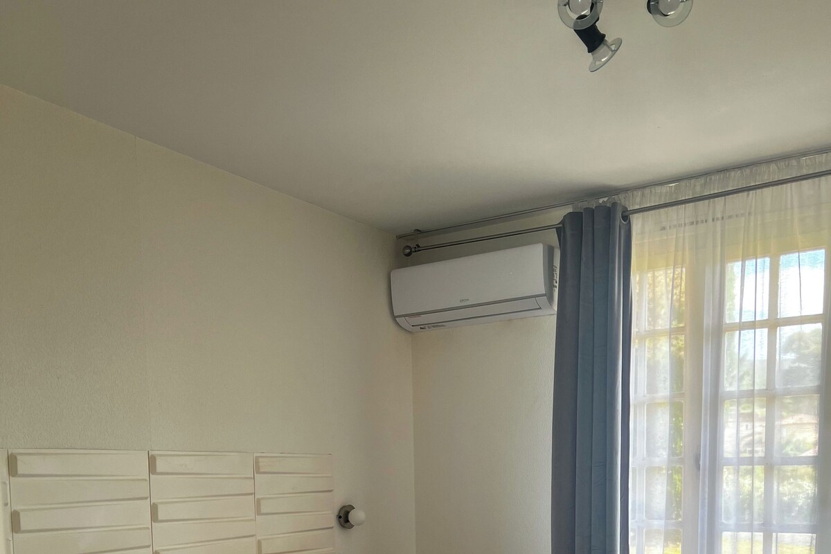 Desk, free WiFi, bed sheets