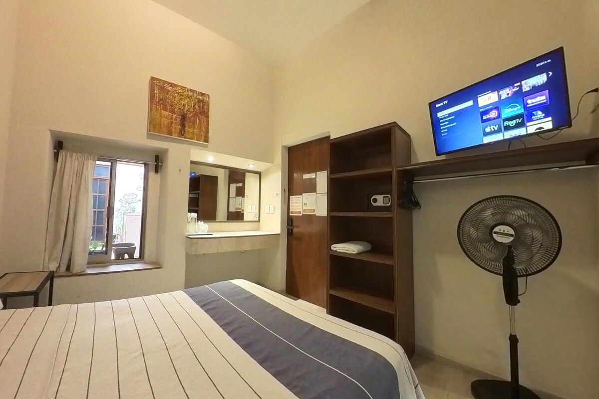 Basic Room | In-room safe, WiFi (free), bed sheets