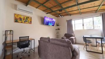 In-room safe, free WiFi, bed sheets