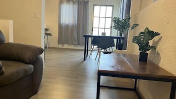 Estudio Confort | Caja de seguridad en la habitación, wifi gratis y ropa de cama