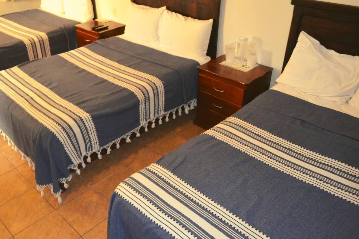 Caja de seguridad en la habitación, wifi gratis y ropa de cama