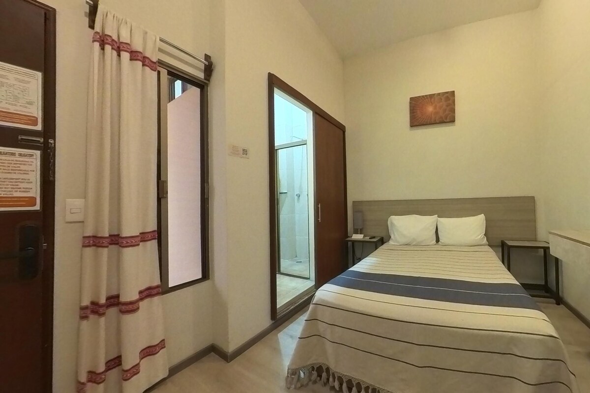 In-room safe, WiFi (free), bed sheets