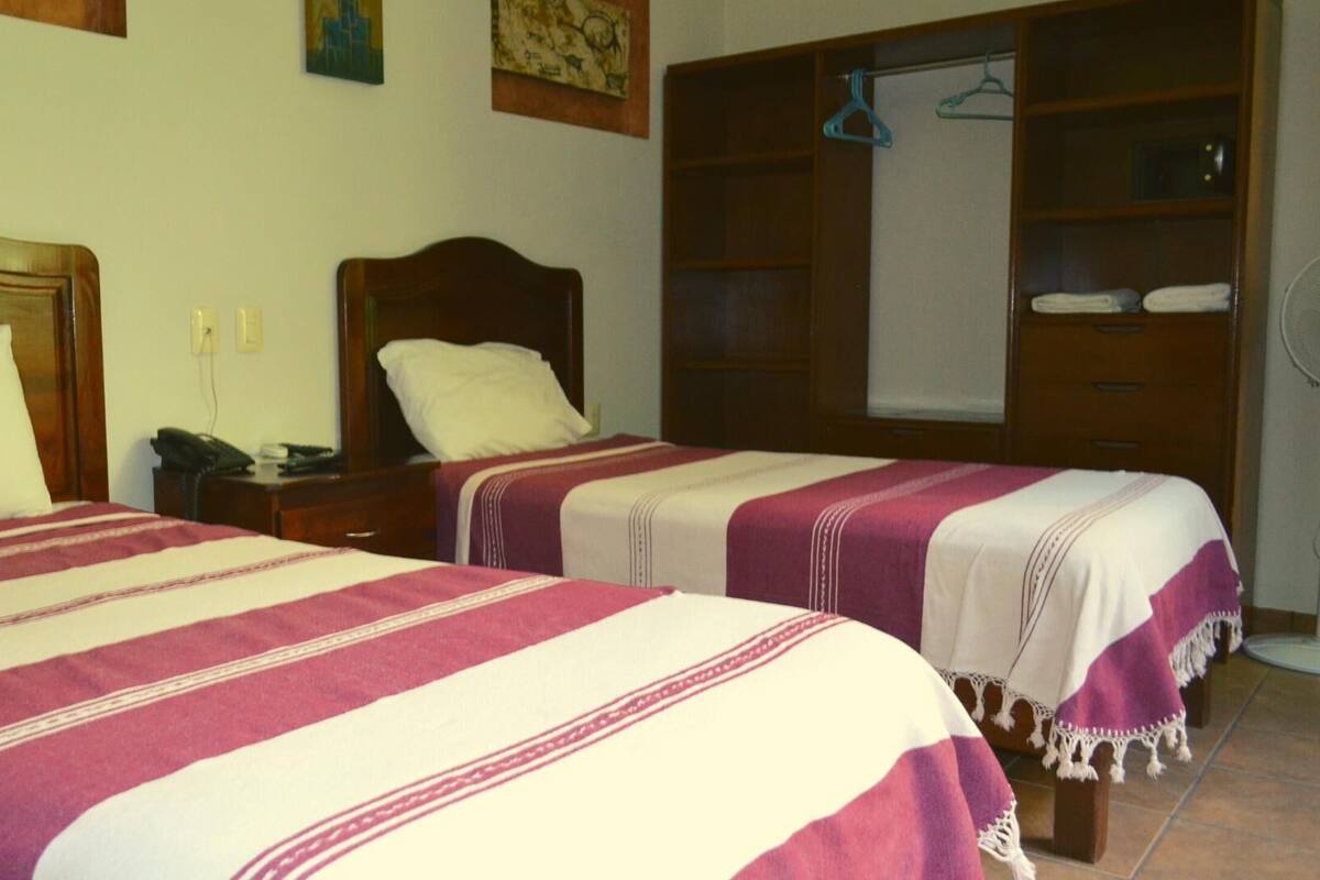 Caja de seguridad en la habitación, wifi gratis y ropa de cama