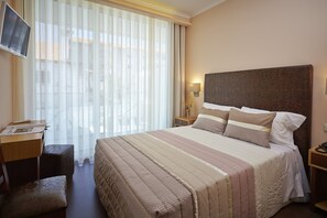 خزنة داخل الغرفة وبديكورات فريدة لكل غرفة وطراز فريد لكل وحدة