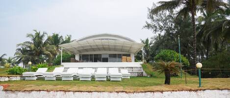 Fachada de la propiedad