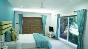 Executive Garden View Suite | In-room safe, blackout curtains, iron/ironing board, free WiFi