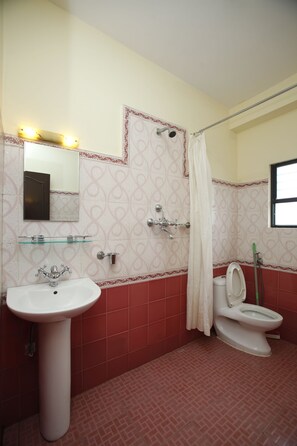 Family Room | Bathroom