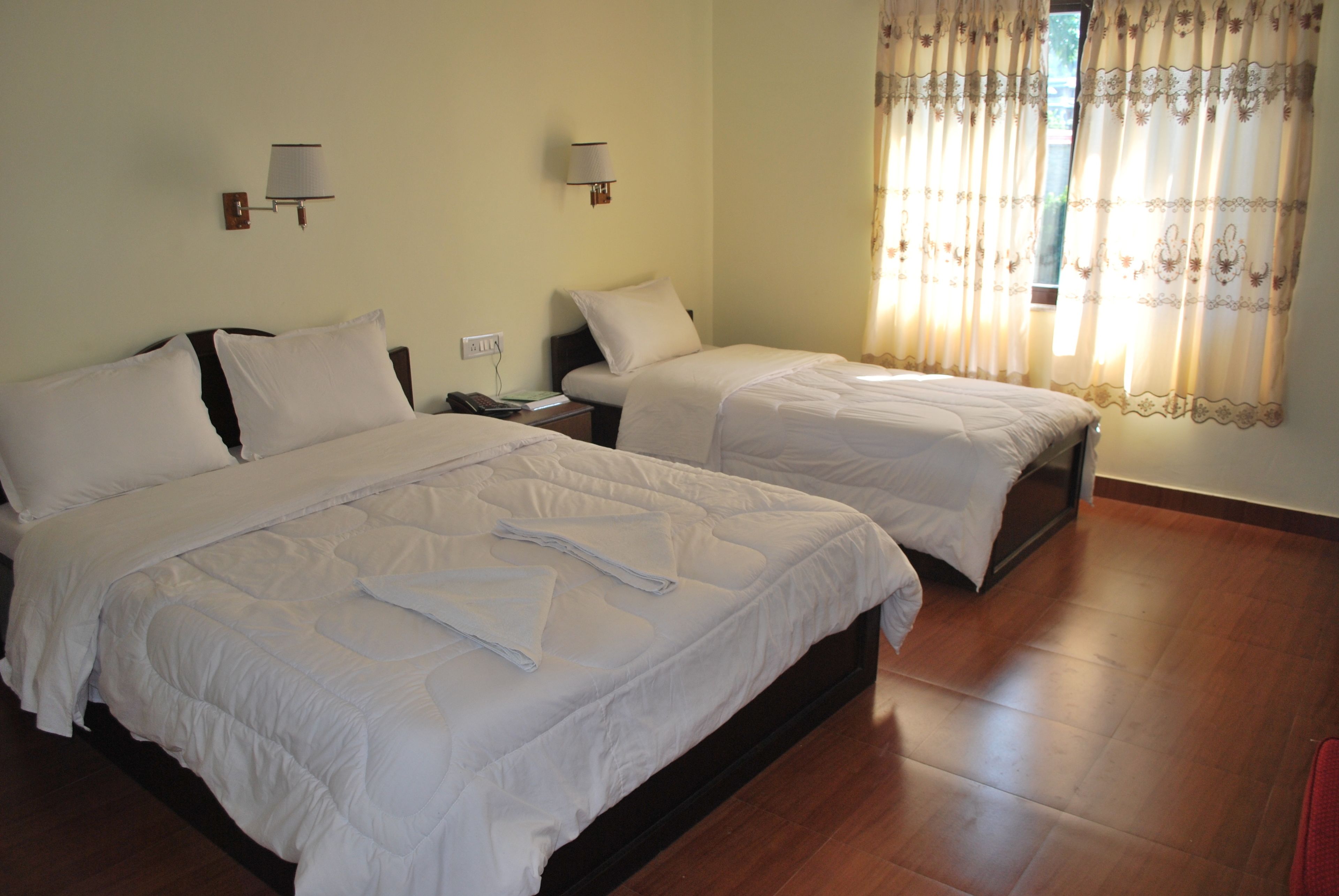 deluxe double or twin room (with fan) | in-room safe, desk, soundproofing, free wifi