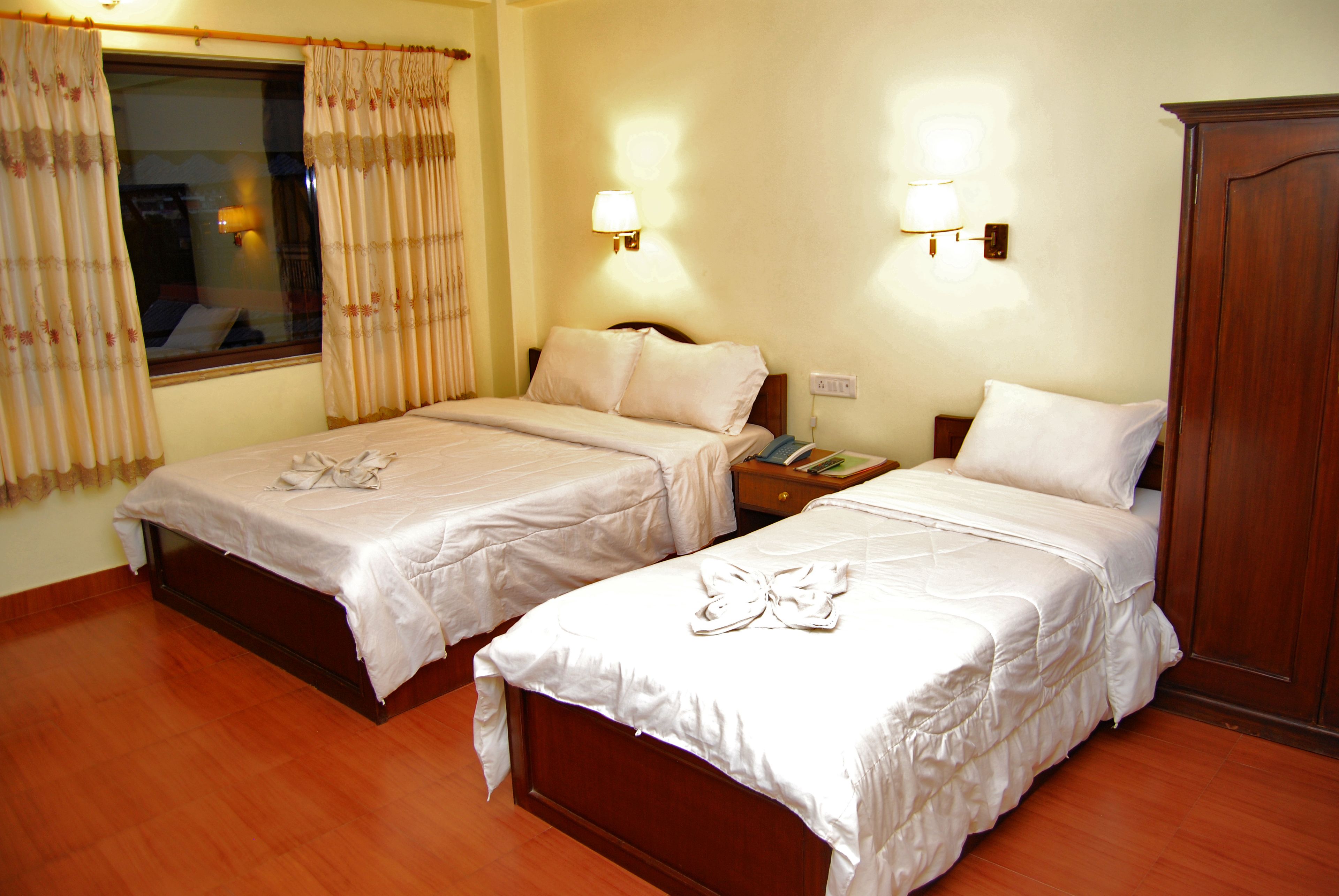 deluxe double or twin room (with fan) | in-room safe, desk, soundproofing, free wifi
