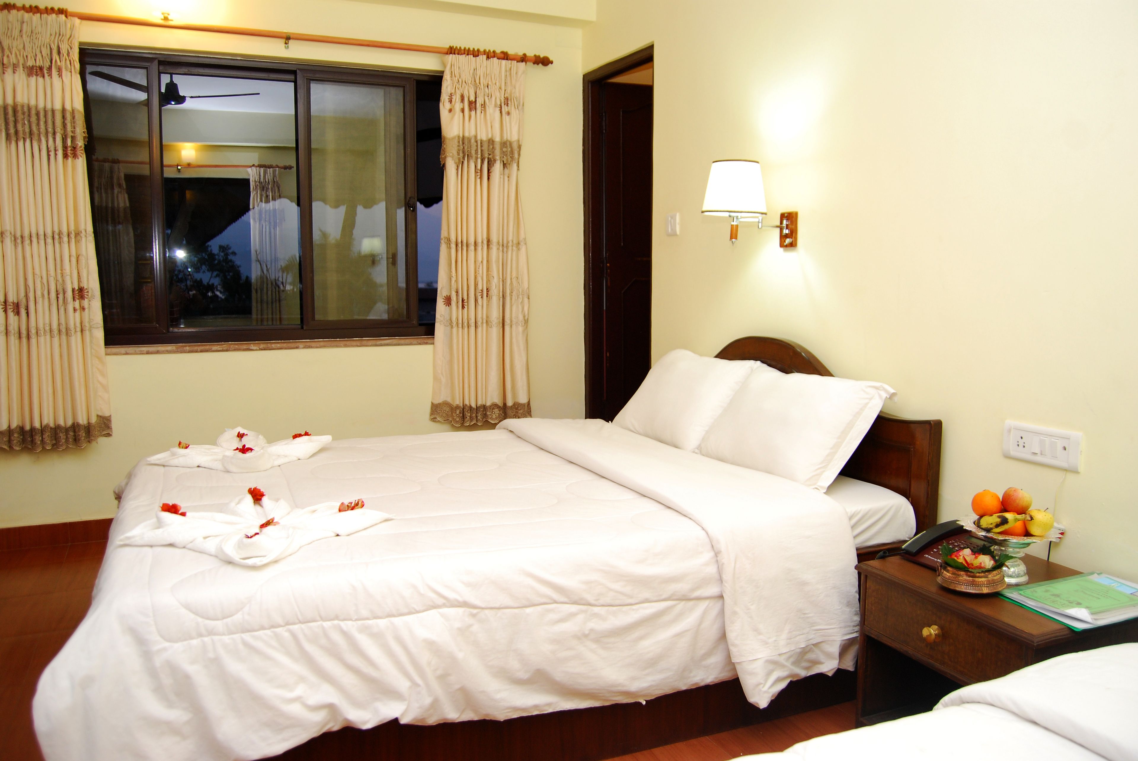 deluxe double or twin room (with fan) | in-room safe, desk, soundproofing, free wifi