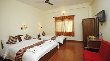 Family Room | In-room safe, desk, soundproofing, free WiFi