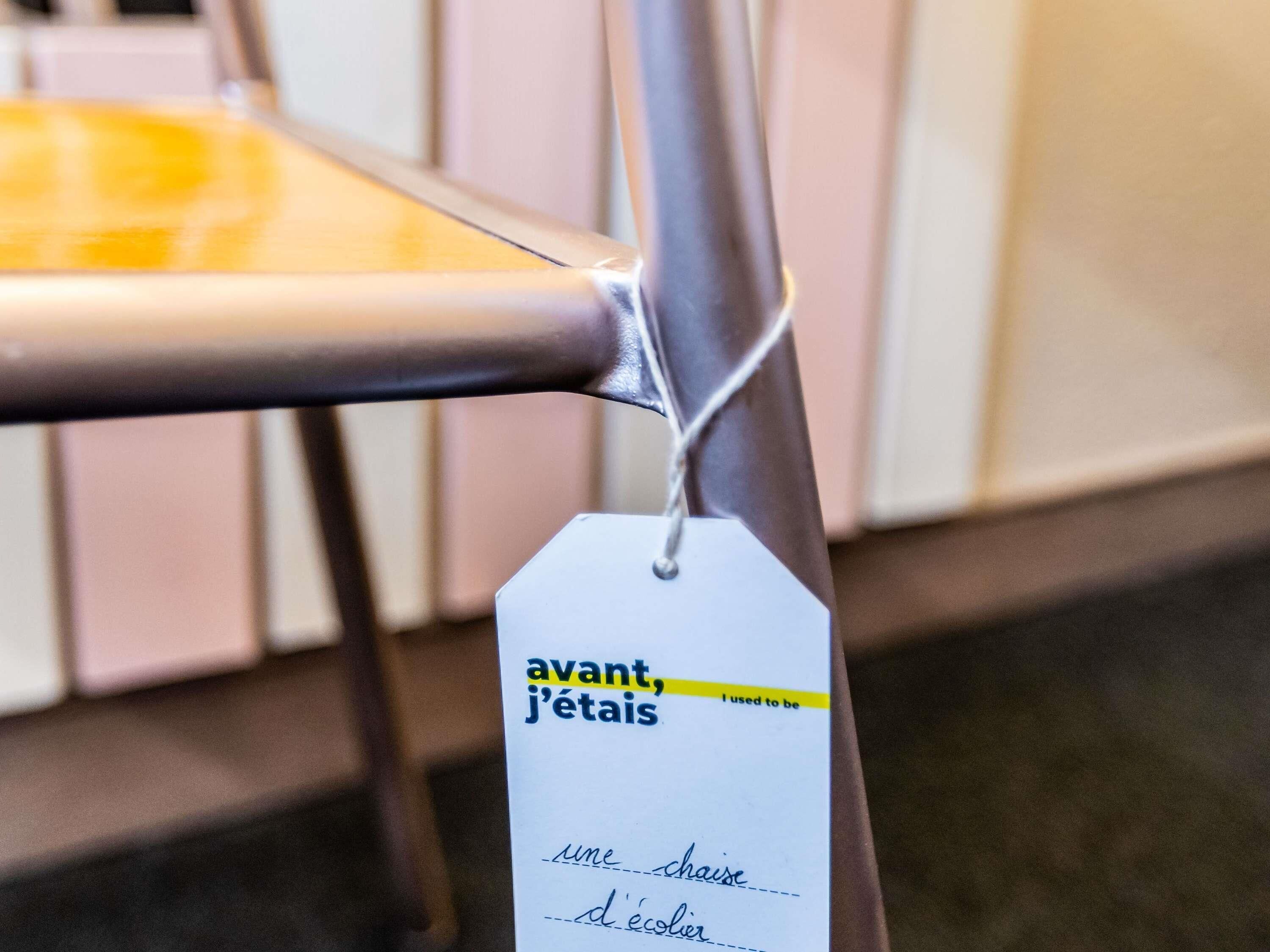 Ylelliset vuodevaatteet, työpöytä