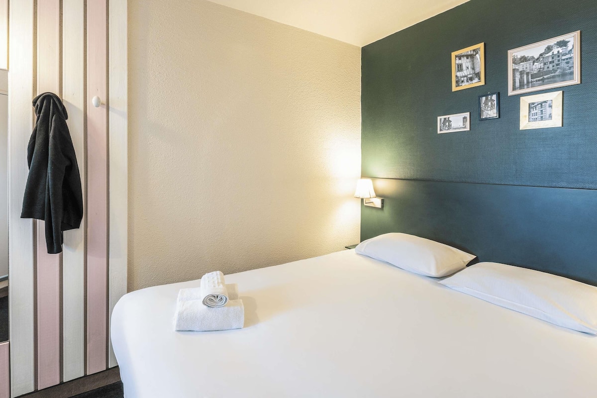 Ropa de cama de alta calidad y escritorio
