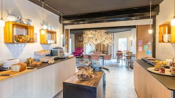 Daily buffet breakfast (EUR 9.90 per person)