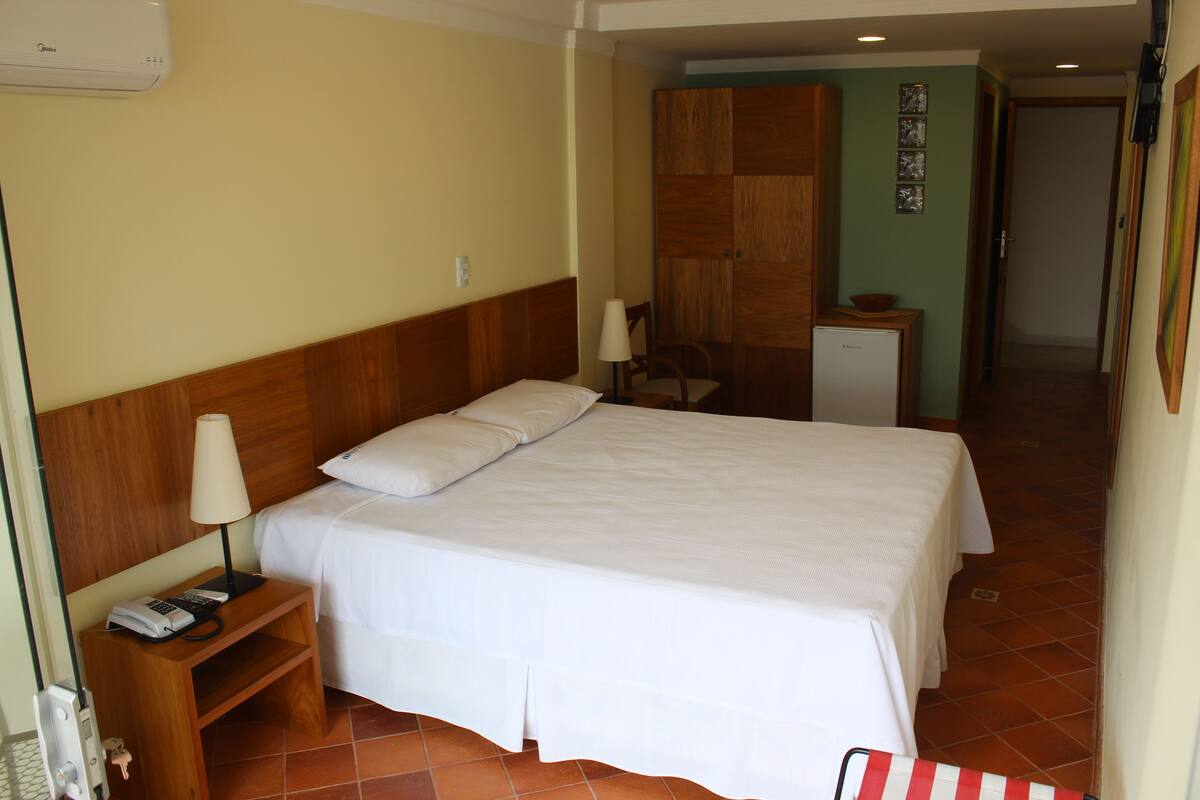 Een minibar, een kluis op de kamer, gratis babybedden, gratis wifi
