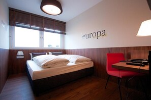 Minibar, in-room safe, desk, soundproofing - Hotel Europa Life (Frankfurt)