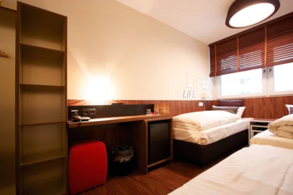 Minibar, coffre-fort, bureau, systĂšme dâinsonorisation