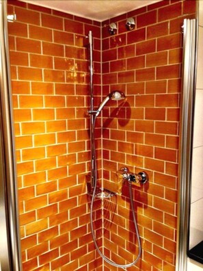 Dusche im Bad
