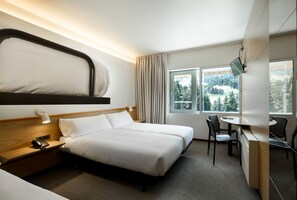 Standard Room | In-room safe, desk, free WiFi, bed sheets - Alp Hotel Masella (Alp)