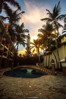 Una piscina al aire libre (de 07:00 a 19:00), tumbonas