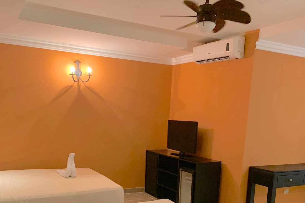 Suite Deluxe 2 Camas Dobles | Seprai premium, selimut bulu angsa, bantalan ekstra lembut, dan brankas