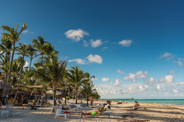 In Strandnähe, weißer Sandstrand