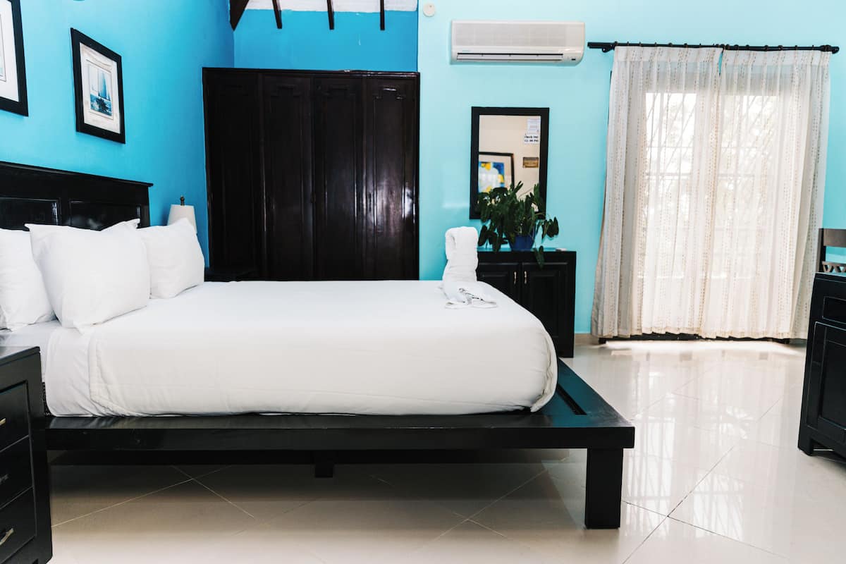 Superior Standard Room | Seprai premium, selimut bulu angsa, bantalan ekstra lembut, dan brankas