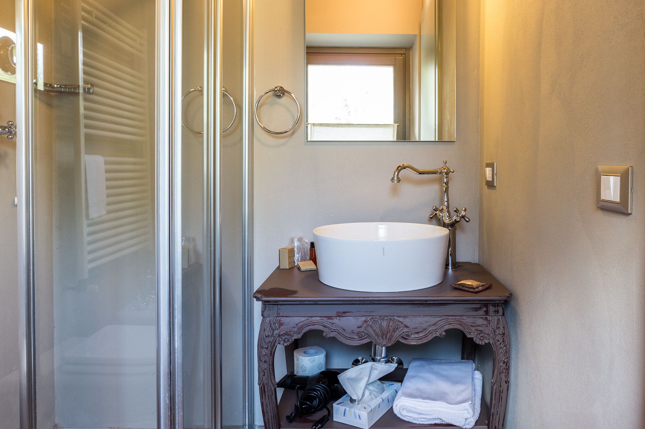 Superior Double Room | Bathroom | Free toiletries, hair dryer, slippers, bidet