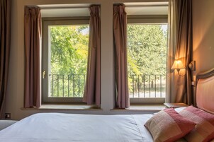 Ropa de cama de alta calidad y minibar 