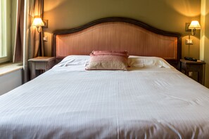 Habitación doble | Ropa de cama de alta calidad y minibar