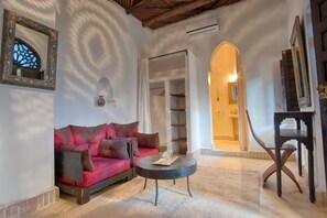 Suite Superior | Una cassaforte in camera, una scrivania