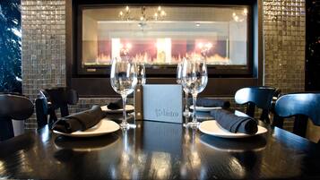 Breakfast, lunch and dinner served