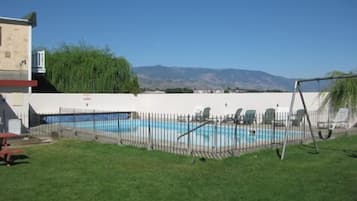 2 outdoor pools, sun loungers